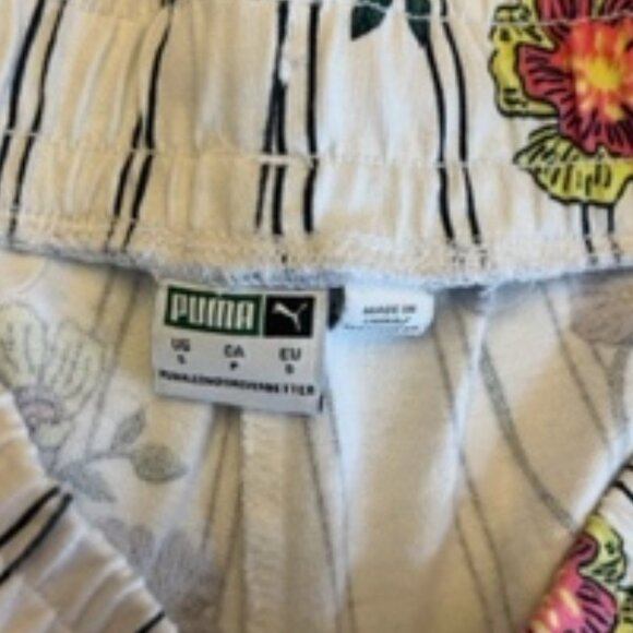 Women's Puma Floral Patterned Shorts Size Small - Picture 6 of 10